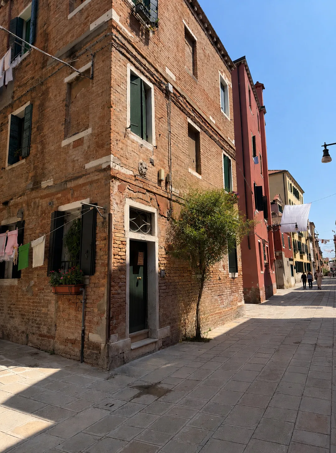 The challenge photo depicting a picturesque street